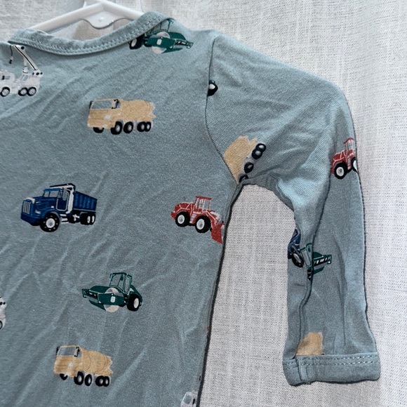 Kyte BABY Blue Footies One Piece with Vehicle Print - Picture 11 of 12